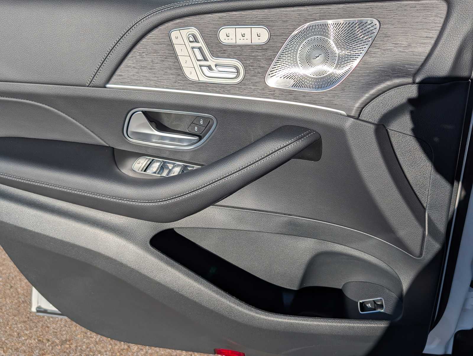 Thumbnail: 2026 Mercedes-Benz GLE - 16