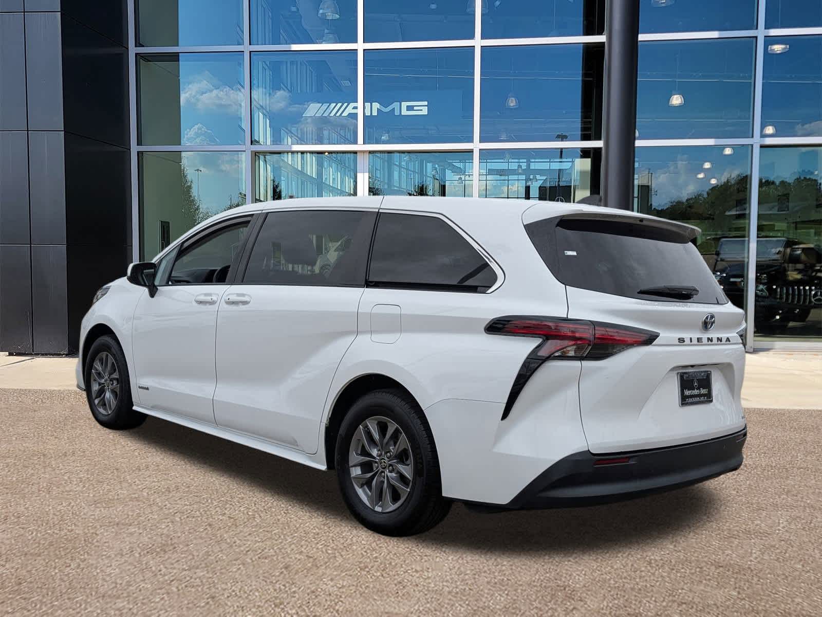 Thumbnail: 2021 Toyota Sienna - 6