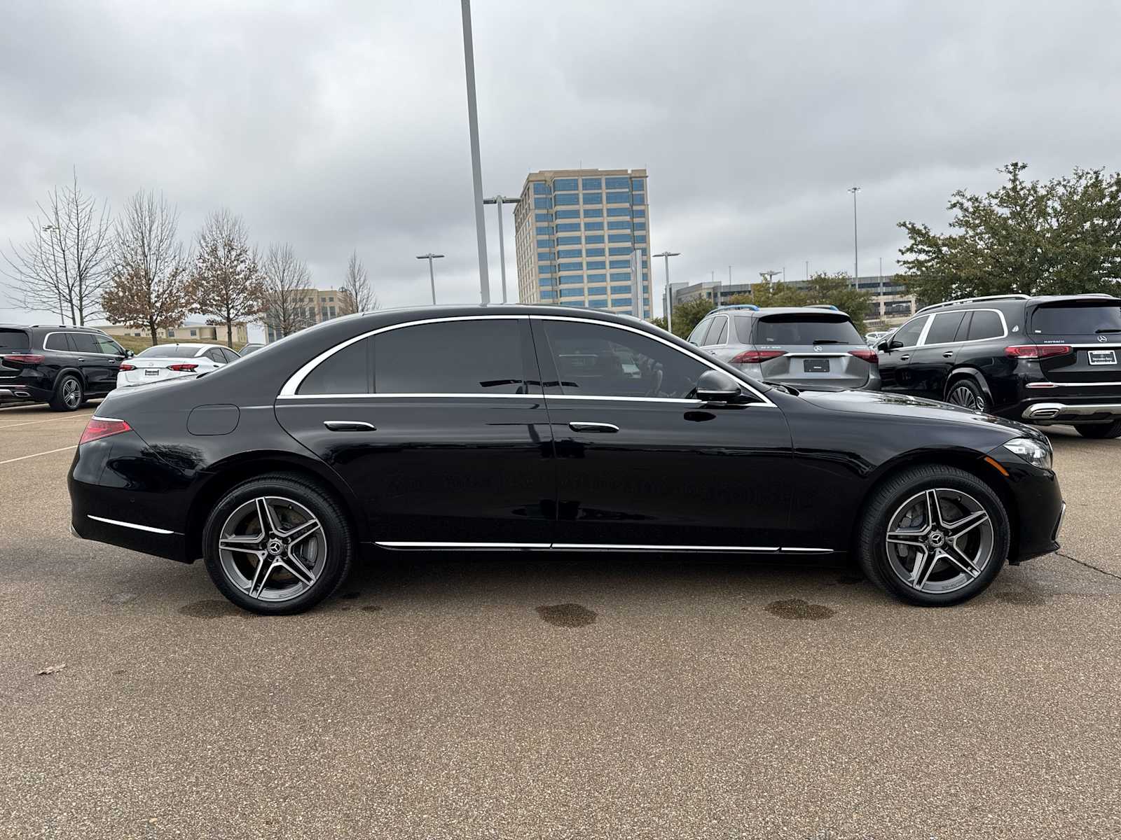 Thumbnail: 2024 Mercedes-Benz S-Class - 7