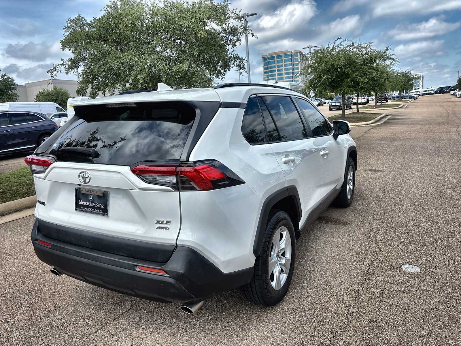 Thumbnail: 2019 Toyota RAV4 - 8