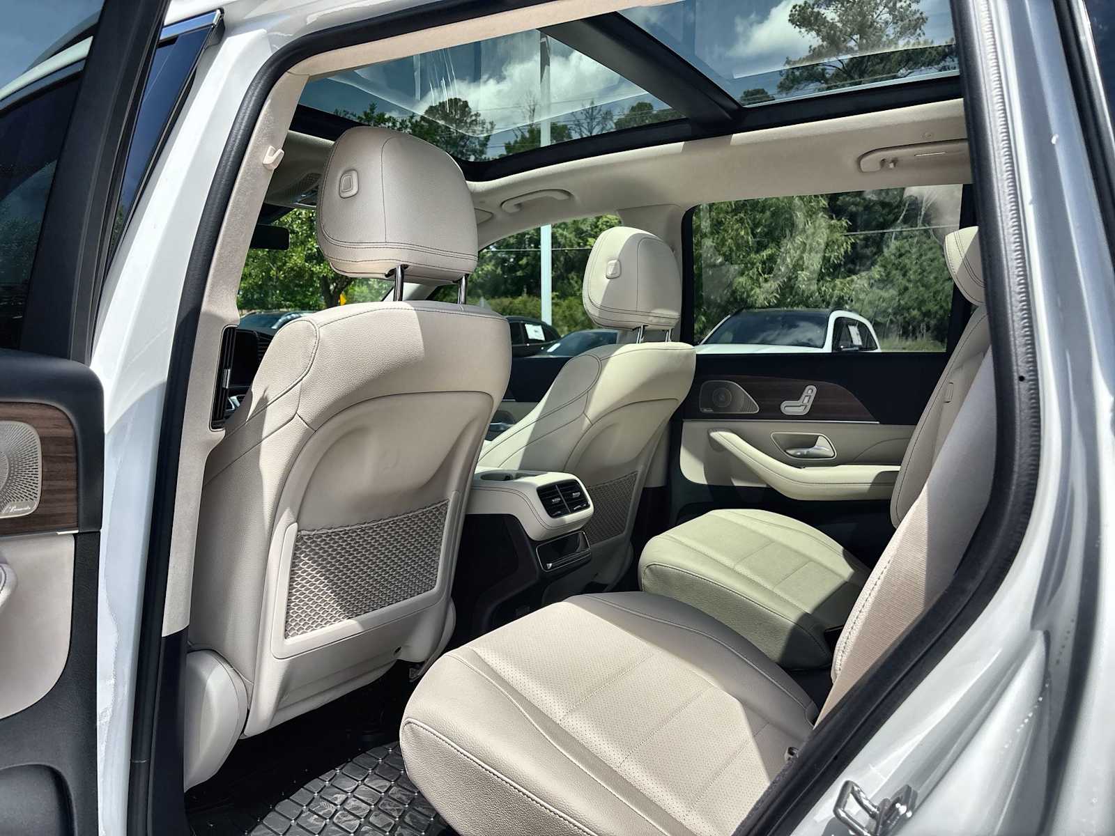 Thumbnail: 2026 Mercedes-Benz GLS - 18