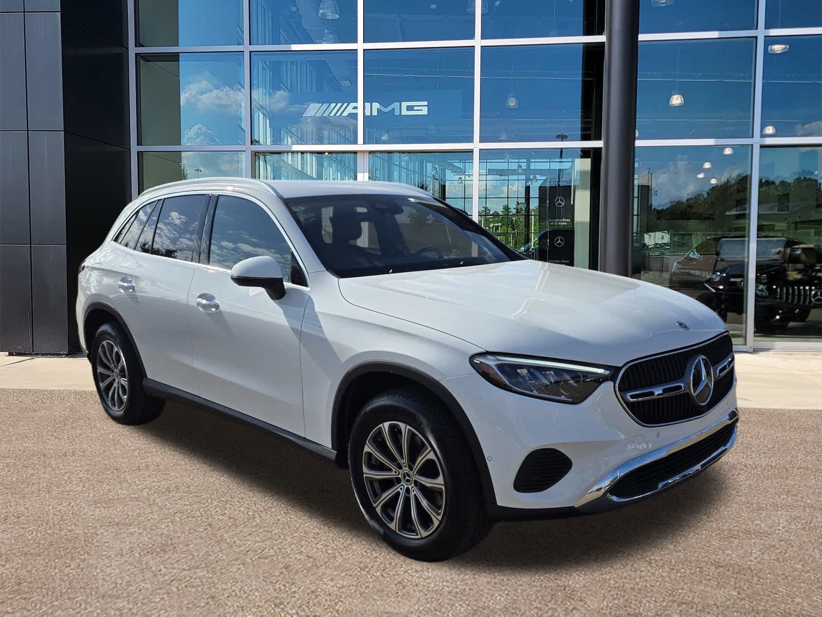 2025 Mercedes Benz GLC 300 4MATIC photo 3