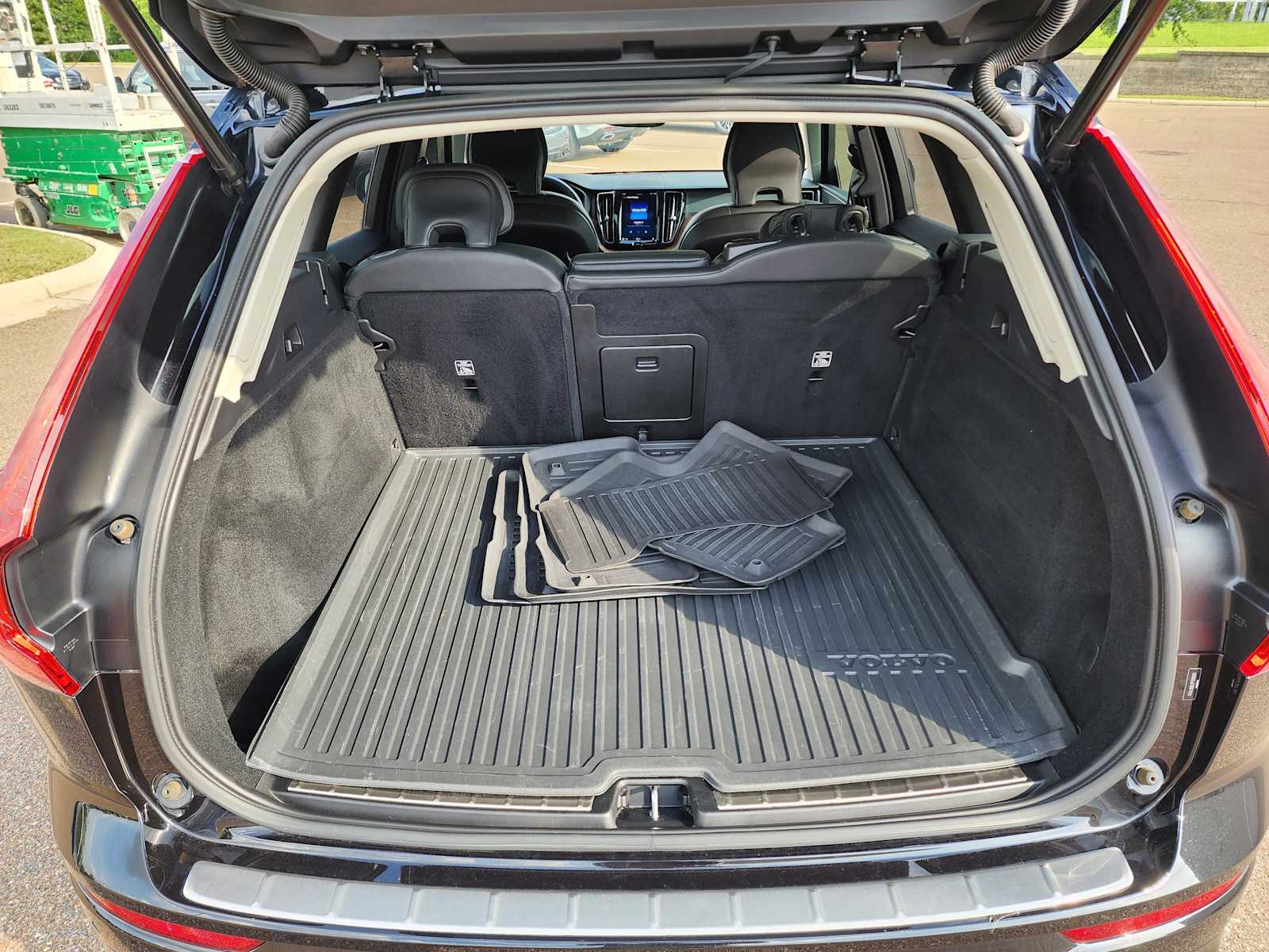 2023 Volvo XC60 B5 Plus 28