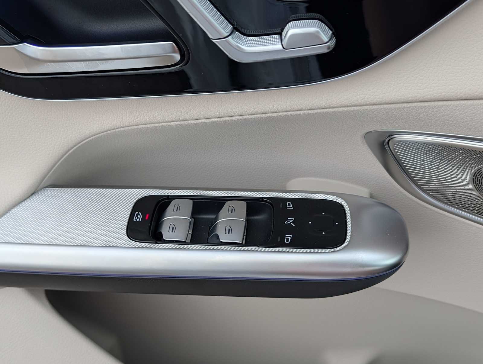 Thumbnail: 2026 Mercedes-Benz GLC - 19