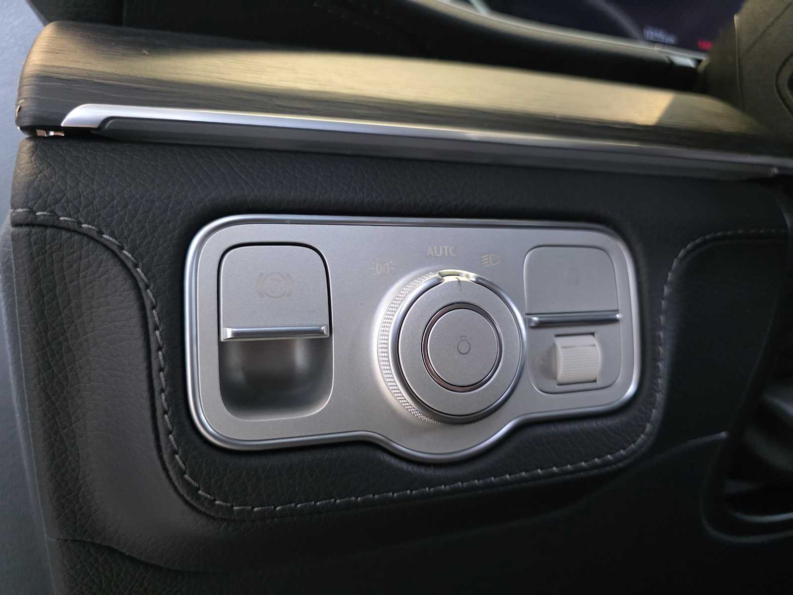 Thumbnail: 2026 Mercedes-Benz GLE - 16