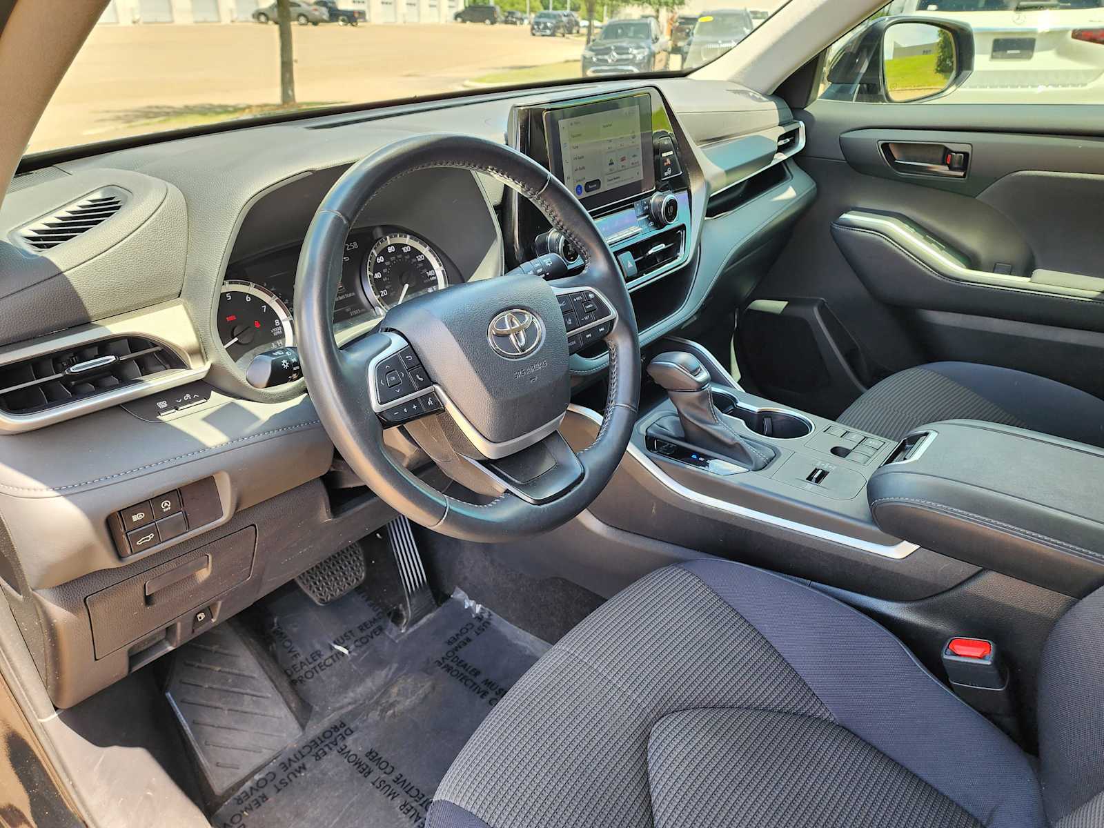 Thumbnail: 2023 Toyota Highlander - 13