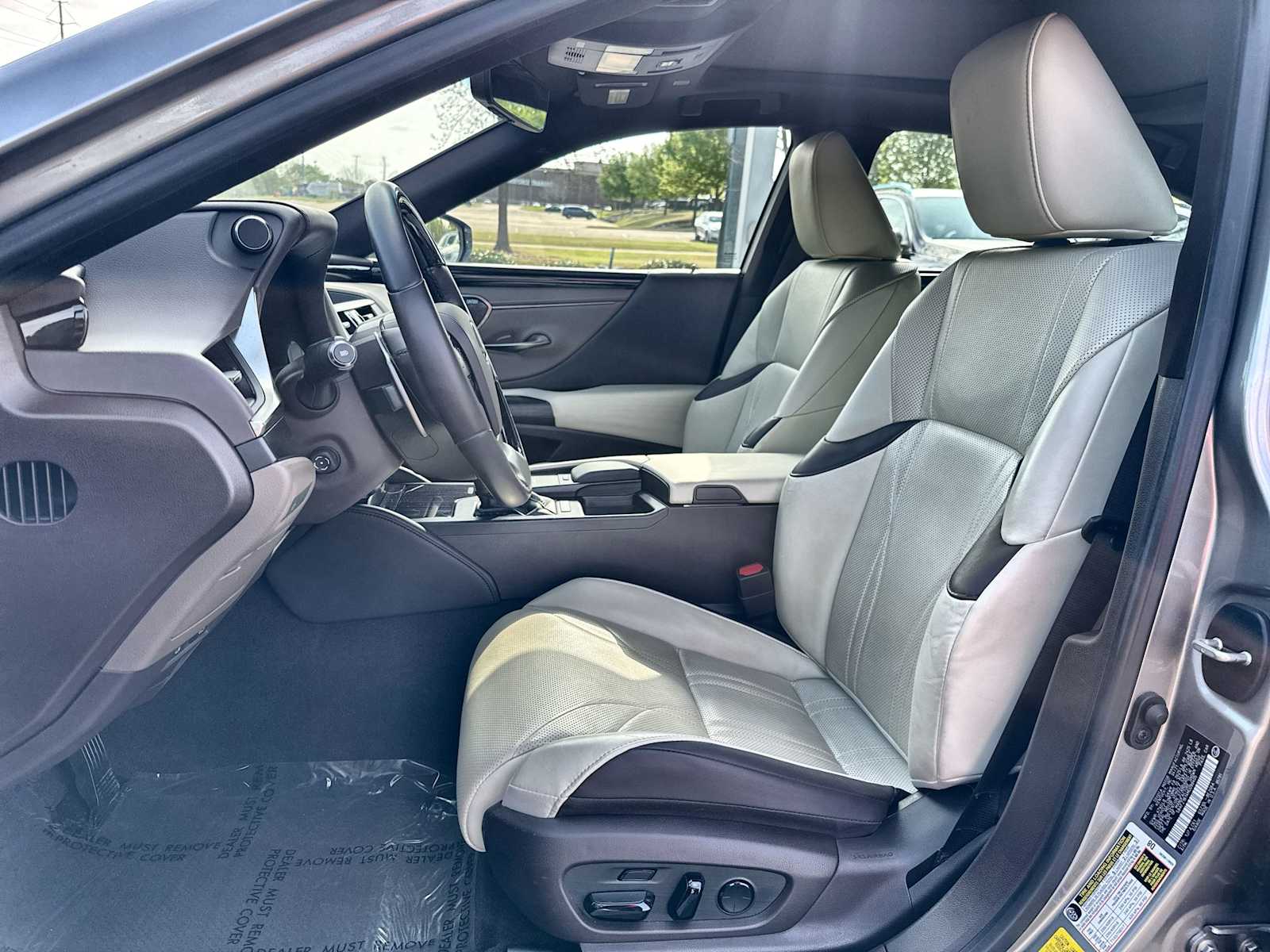 Thumbnail: 2021 Lexus ES - 3