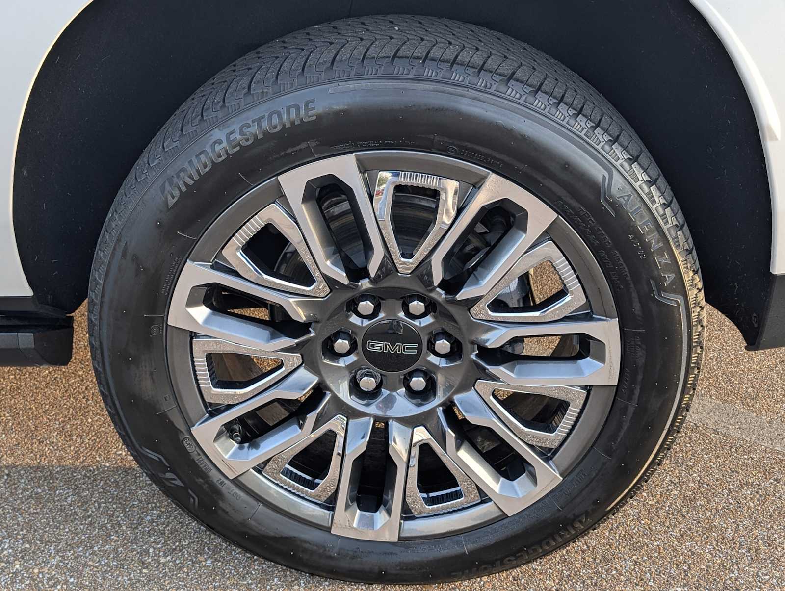 Thumbnail: 2024 GMC Yukon XL - 32