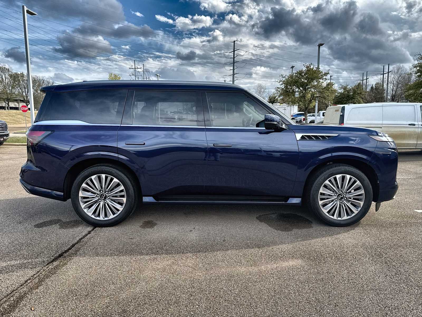 Thumbnail: 2025 INFINITI QX80 - 10