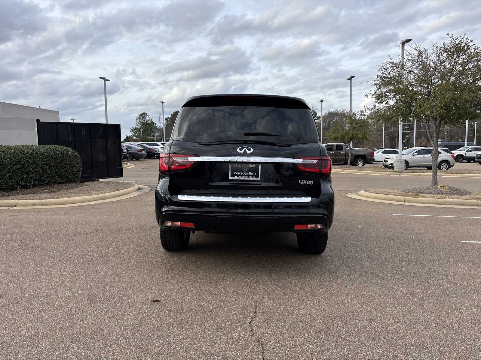 Thumbnail: 2022 INFINITI QX80 - 4