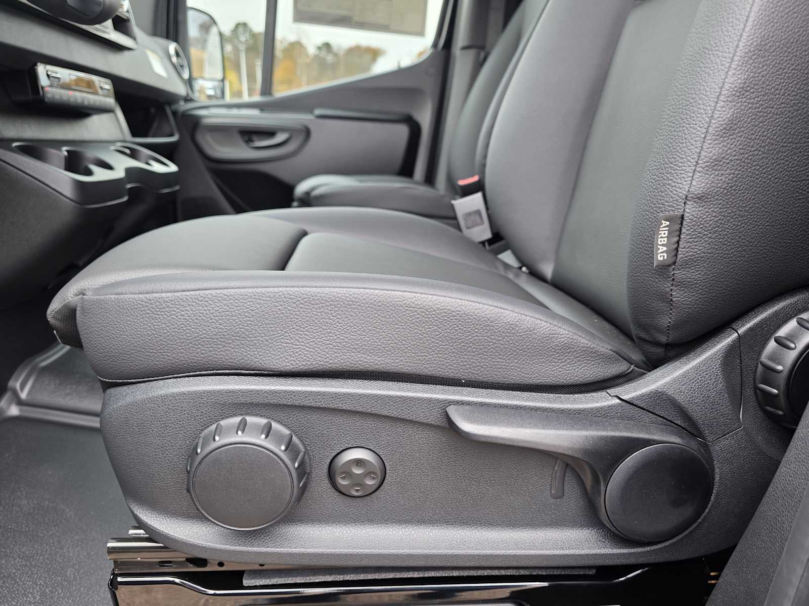 Thumbnail: 2026 Mercedes-Benz Sprinter - 15