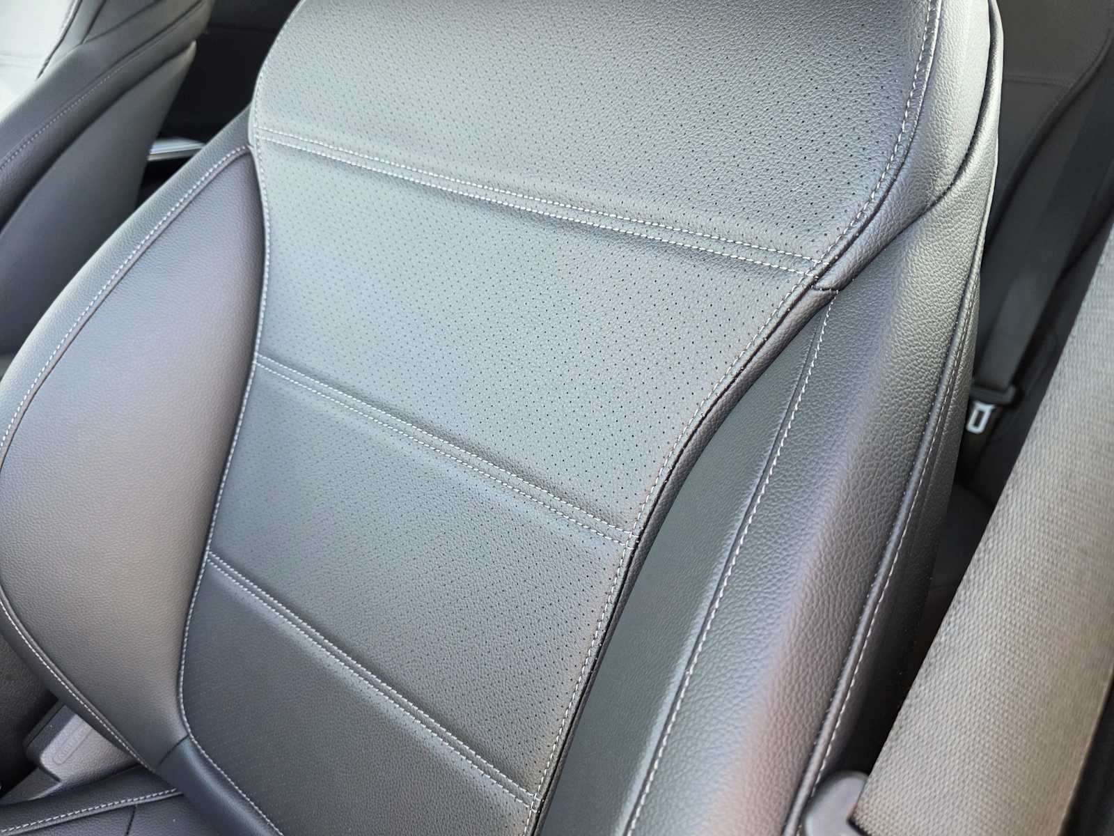 Thumbnail: 2025 Mercedes-Benz GLC - 14