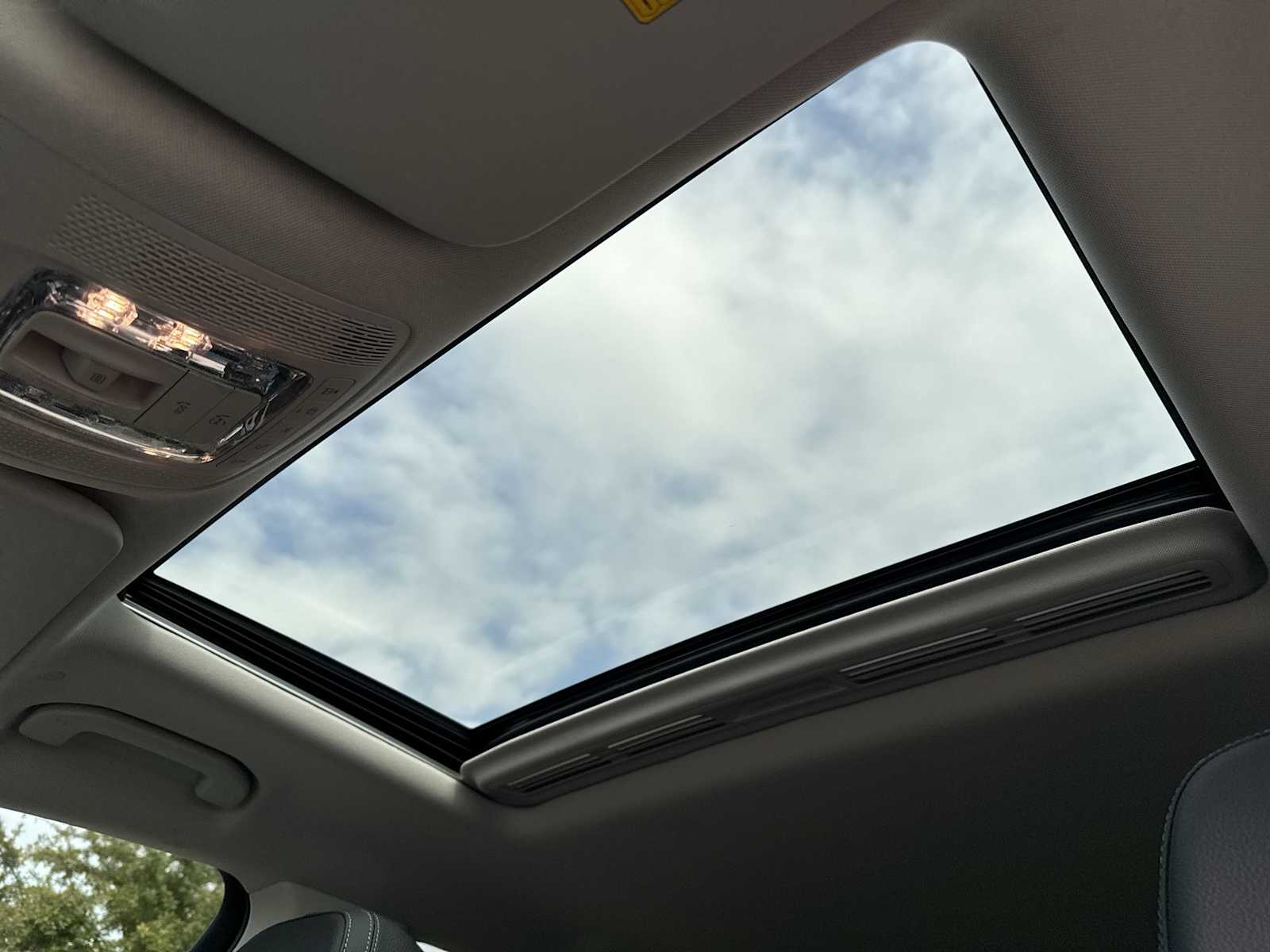 Thumbnail: 2026 Mercedes-Benz GLE - 16