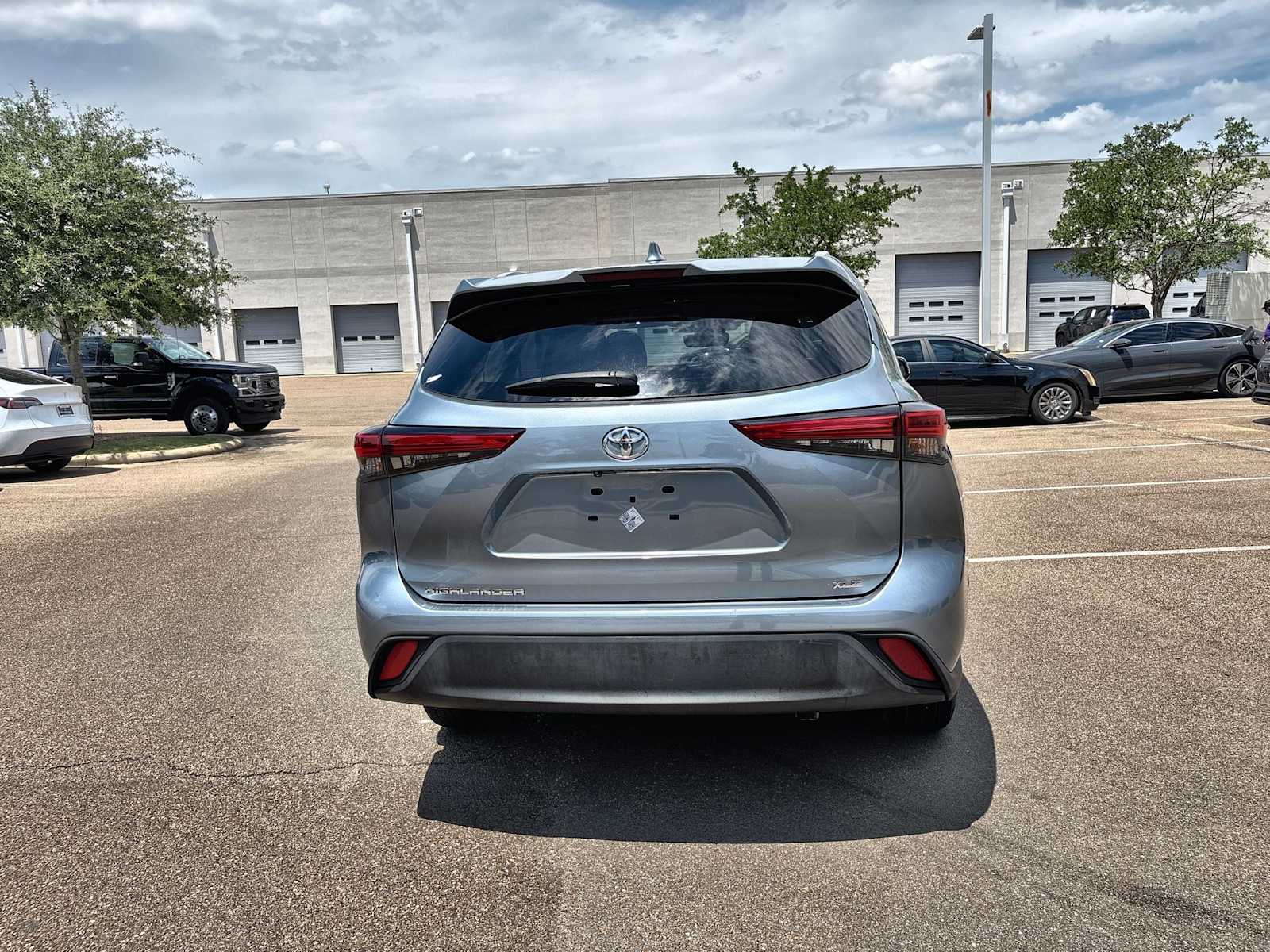 Thumbnail: 2022 Toyota Highlander - 7