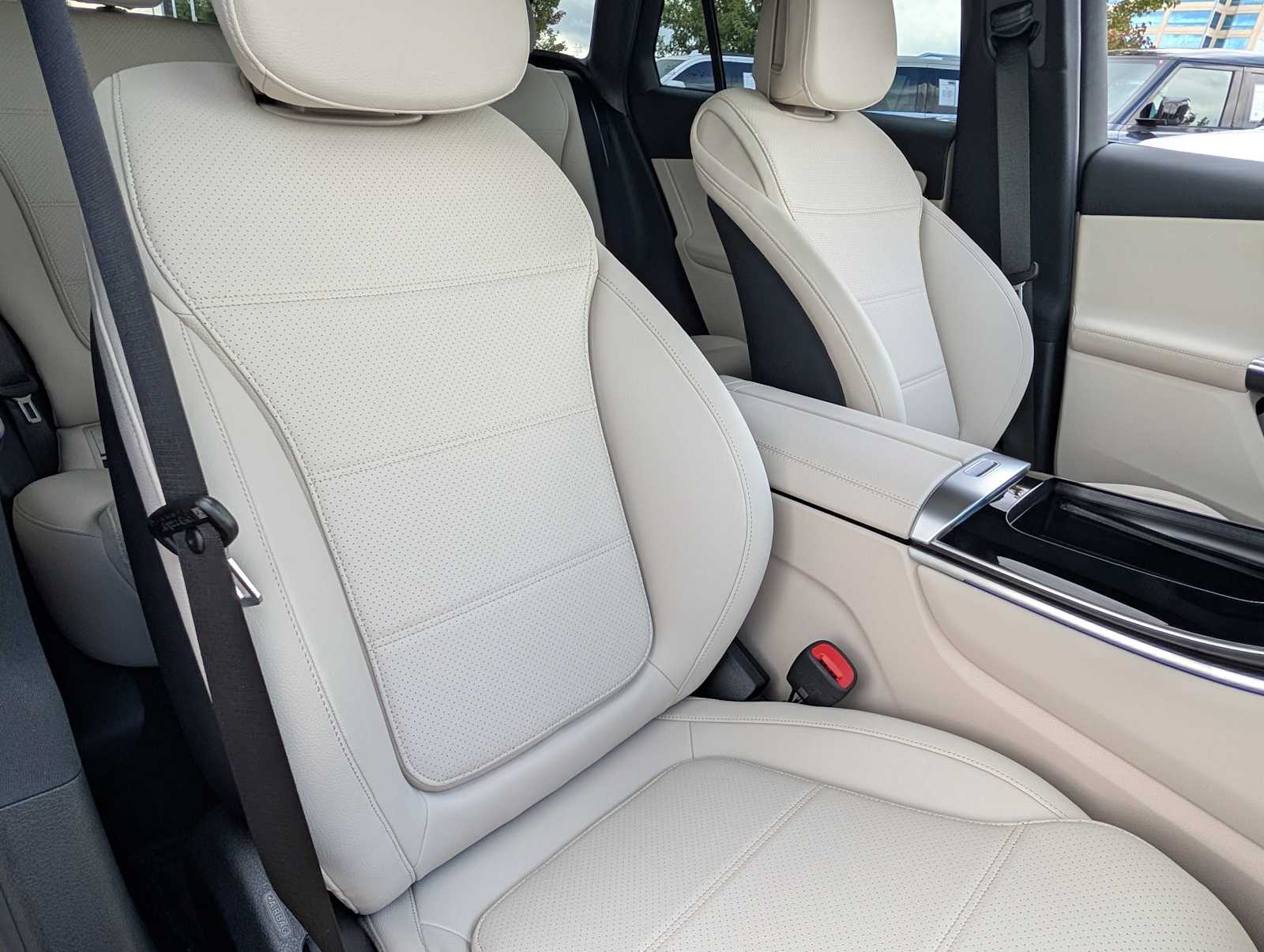 Thumbnail: 2026 Mercedes-Benz GLC - 21