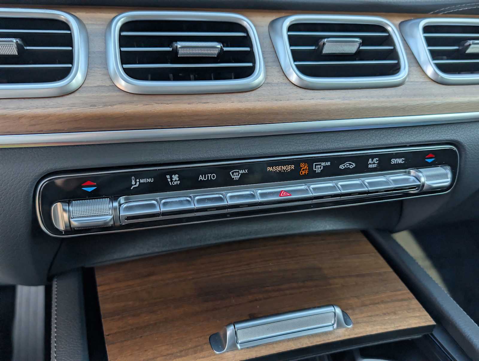 Thumbnail: 2026 Mercedes-Benz GLE - 14