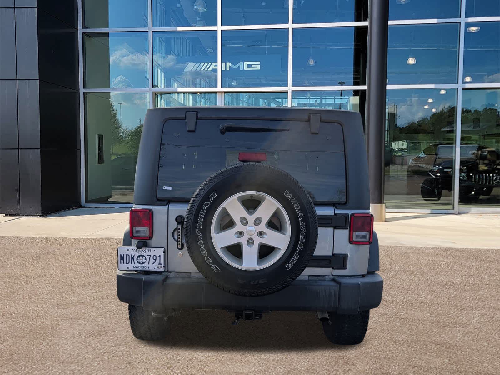 Thumbnail: 2016 Jeep Wrangler - 6