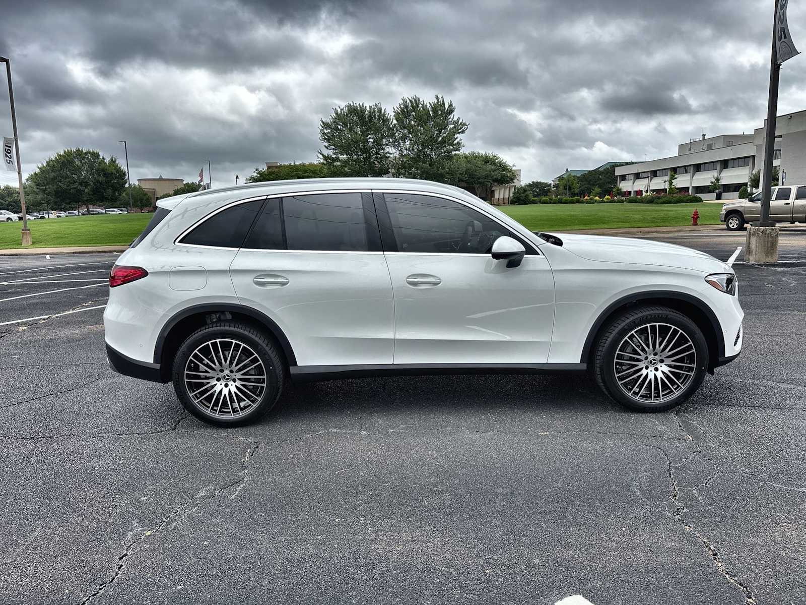 Thumbnail: 2026 Mercedes-Benz GLC - 10