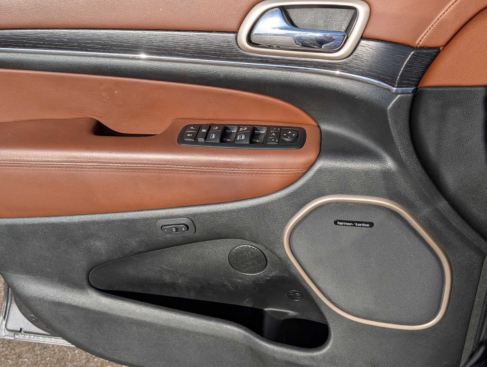 Thumbnail: 2015 Jeep Grand Cherokee - 25