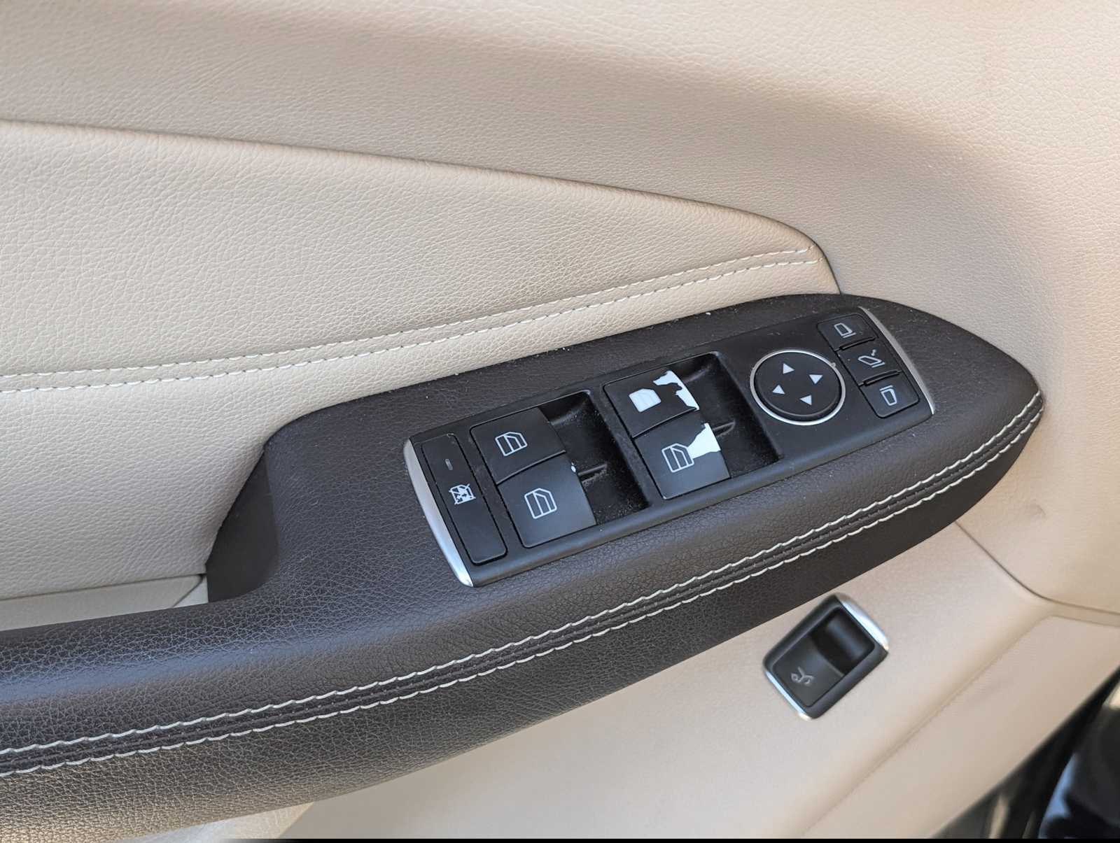 Thumbnail: 2016 Mercedes-Benz GLE - 8