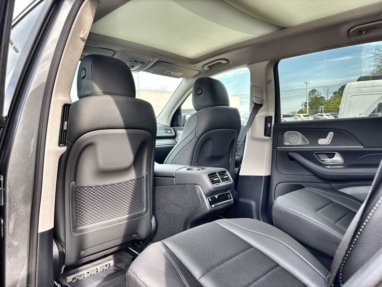 Thumbnail: 2026 Mercedes-Benz GLS - 18