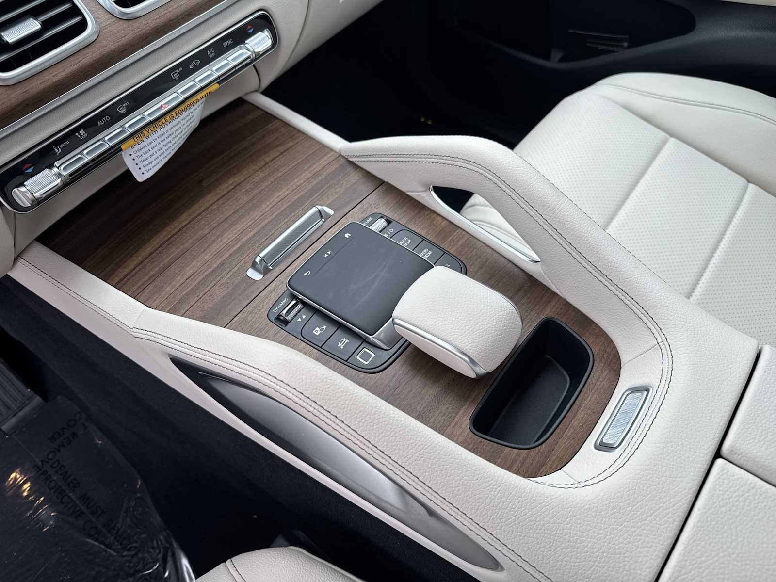 Thumbnail: 2026 Mercedes-Benz GLE - 22