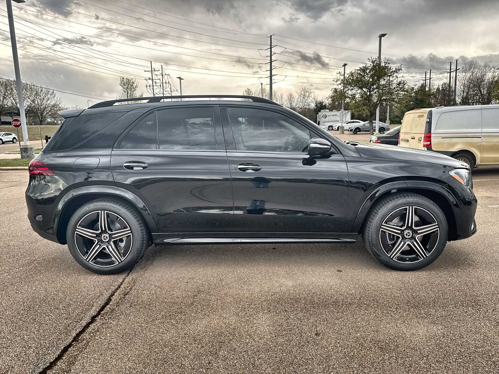 Thumbnail: 2026 Mercedes-Benz GLE - 10