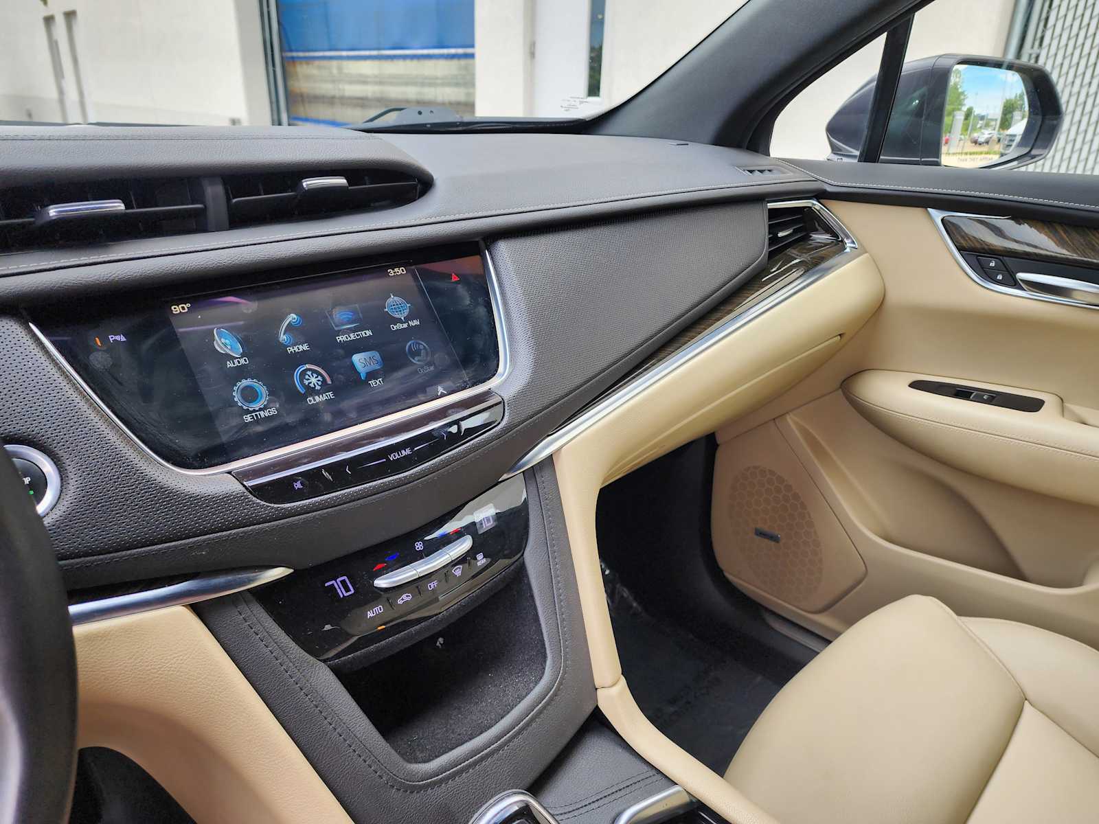 Thumbnail: 2017 Cadillac XT5 - 12