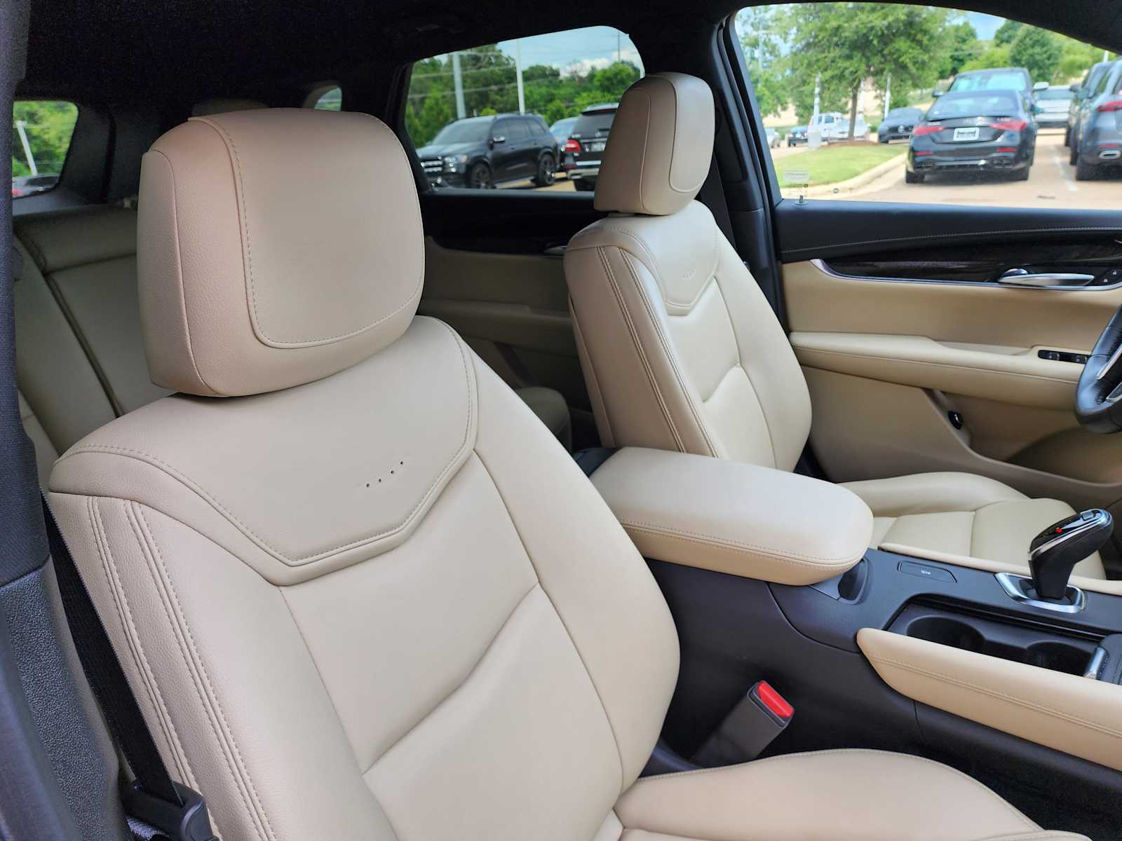 Thumbnail: 2017 Cadillac XT5 - 16
