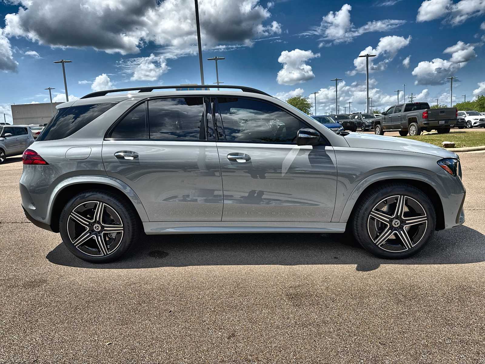 Thumbnail: 2026 Mercedes-Benz GLE - 10