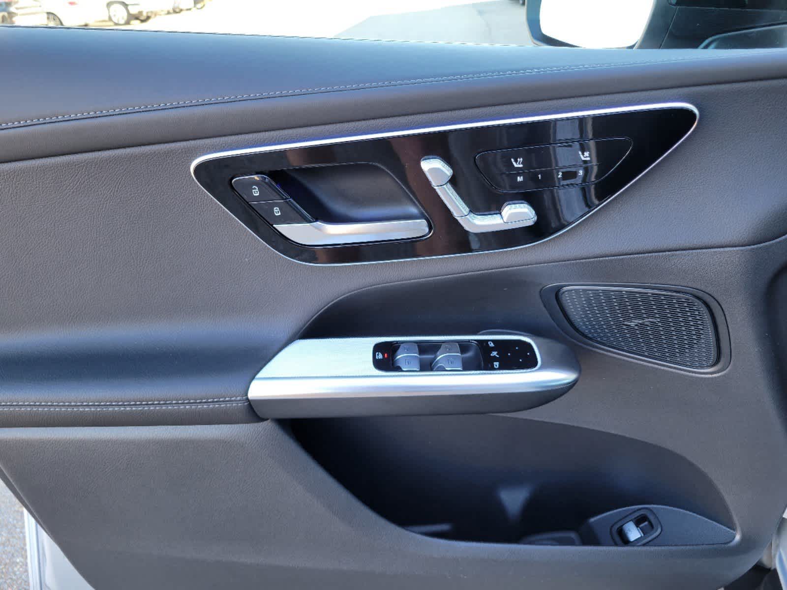 Thumbnail: 2025 Mercedes-Benz GLC - 12