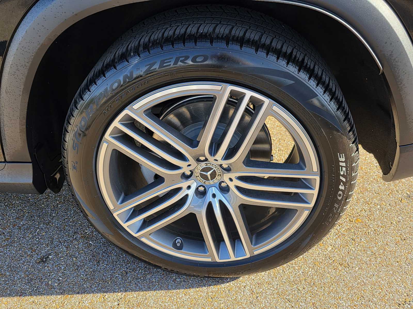 Thumbnail: 2025 Mercedes-Benz GLS - 25