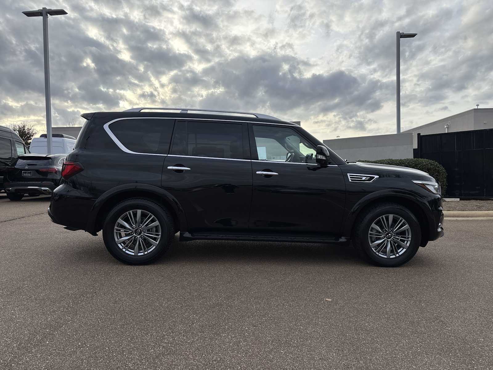 Thumbnail: 2022 INFINITI QX80 - 6