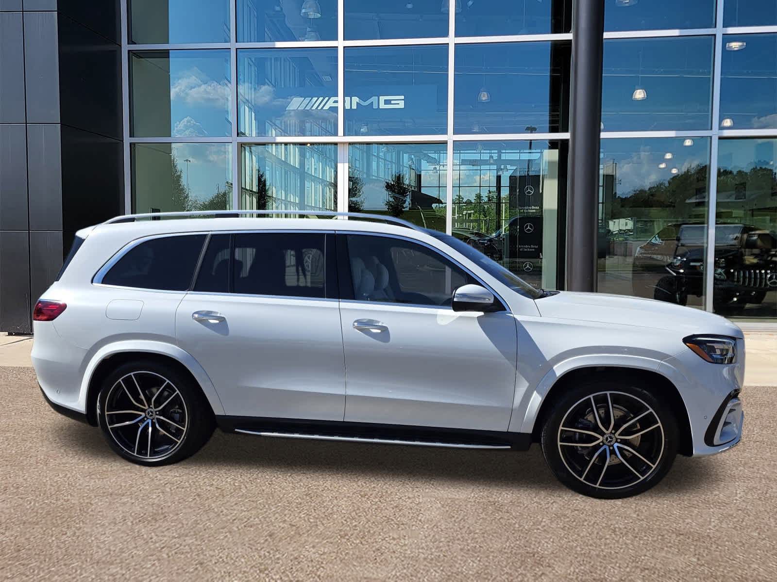 2026 Mercedes Benz GLS 580 4MATIC photo 4