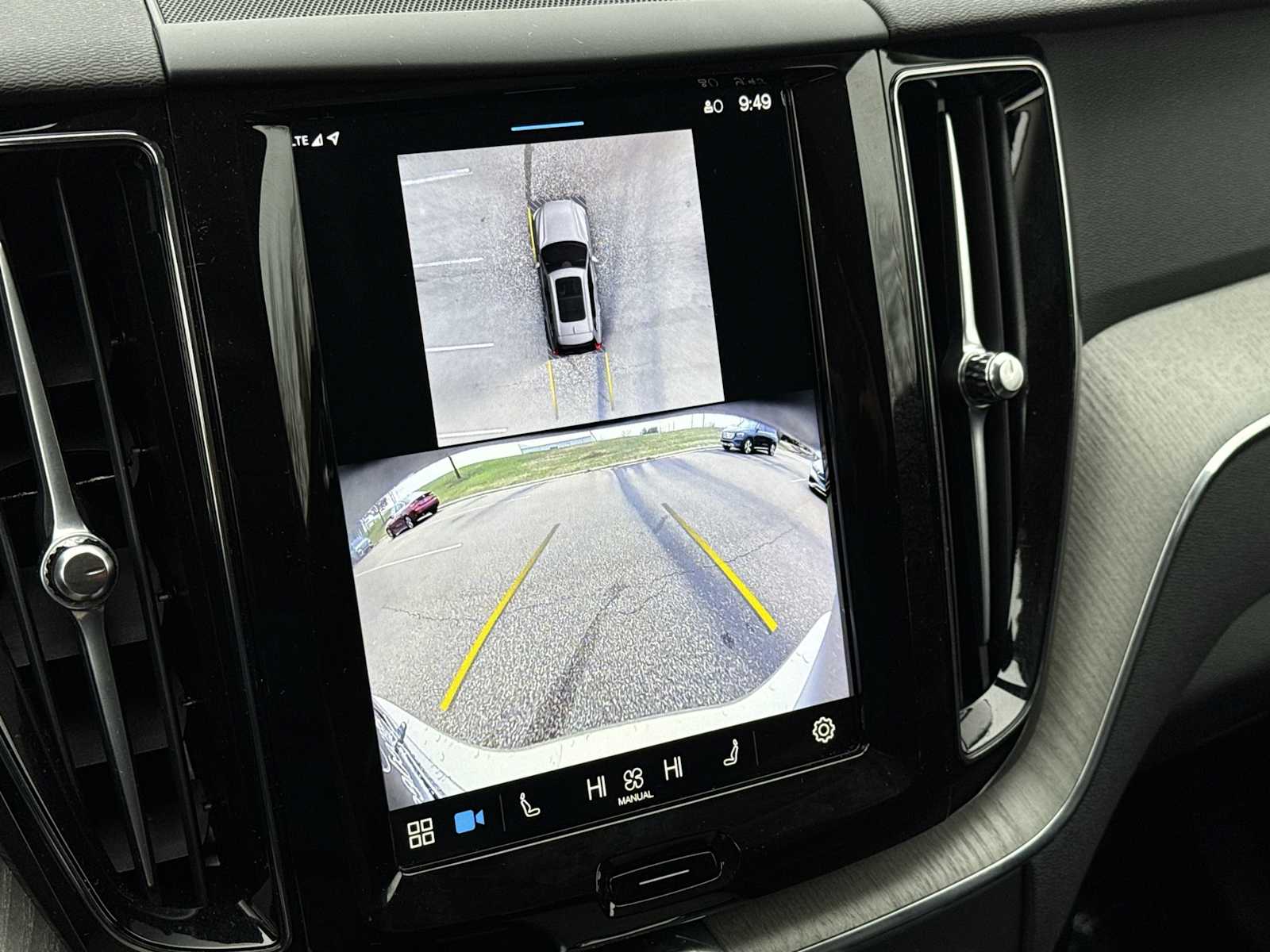 Thumbnail: 2025 Volvo XC60 - 23