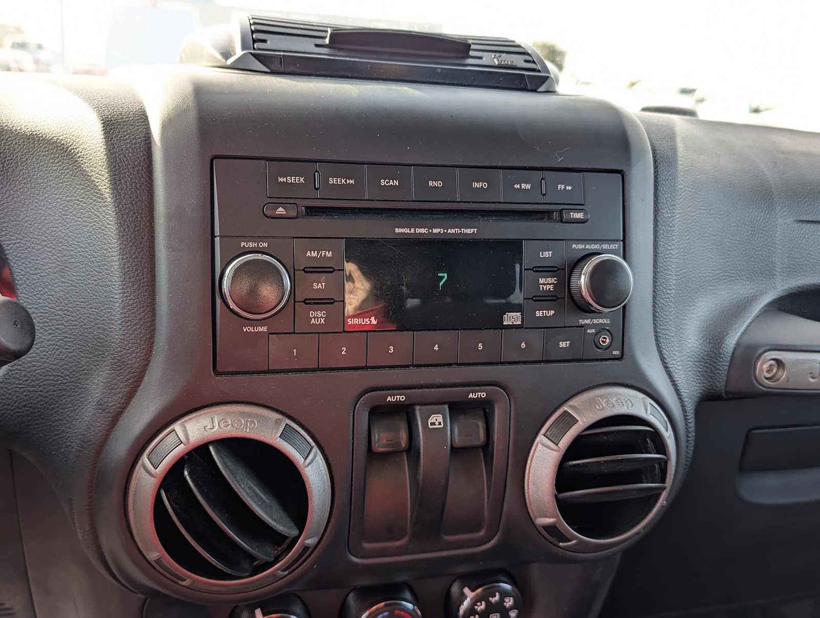 Thumbnail: 2016 Jeep Wrangler - 14