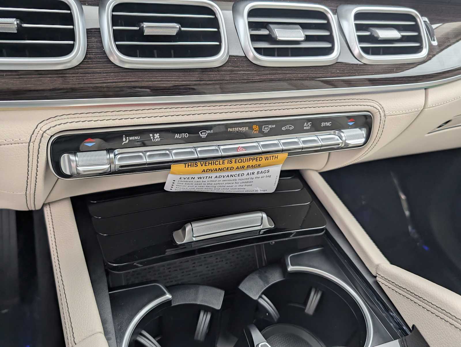 Thumbnail: 2026 Mercedes-Benz GLE - 14