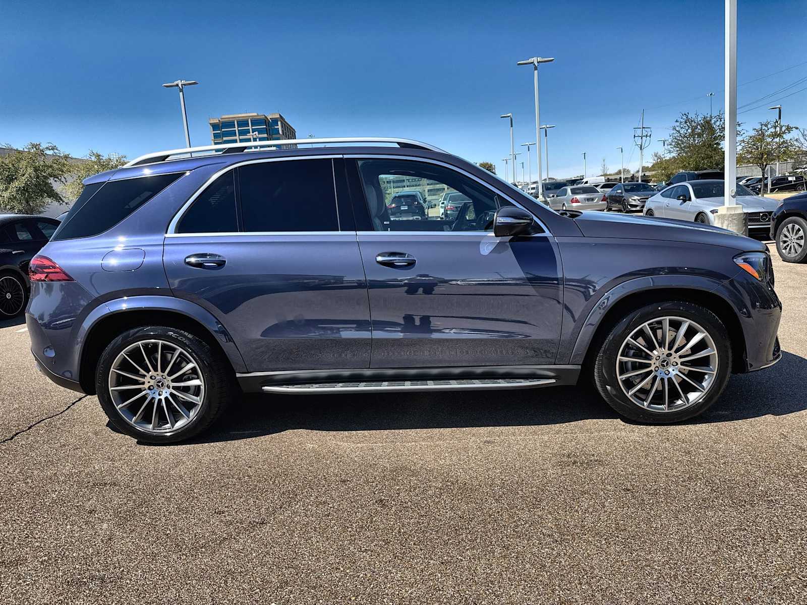 Thumbnail: 2026 Mercedes-Benz GLE - 10