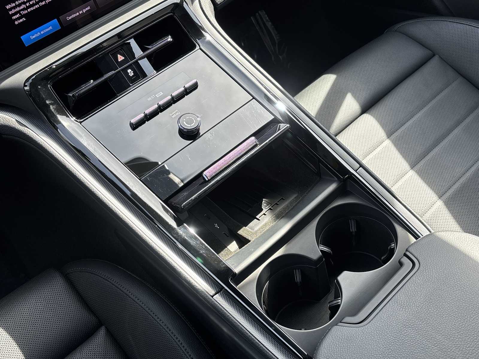 Thumbnail: 2025 Porsche Panamera - 26
