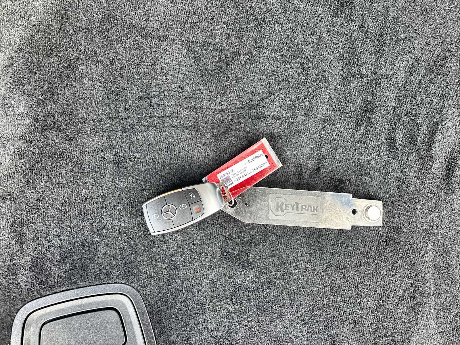 Thumbnail: 2026 Mercedes-Benz GLE - 26