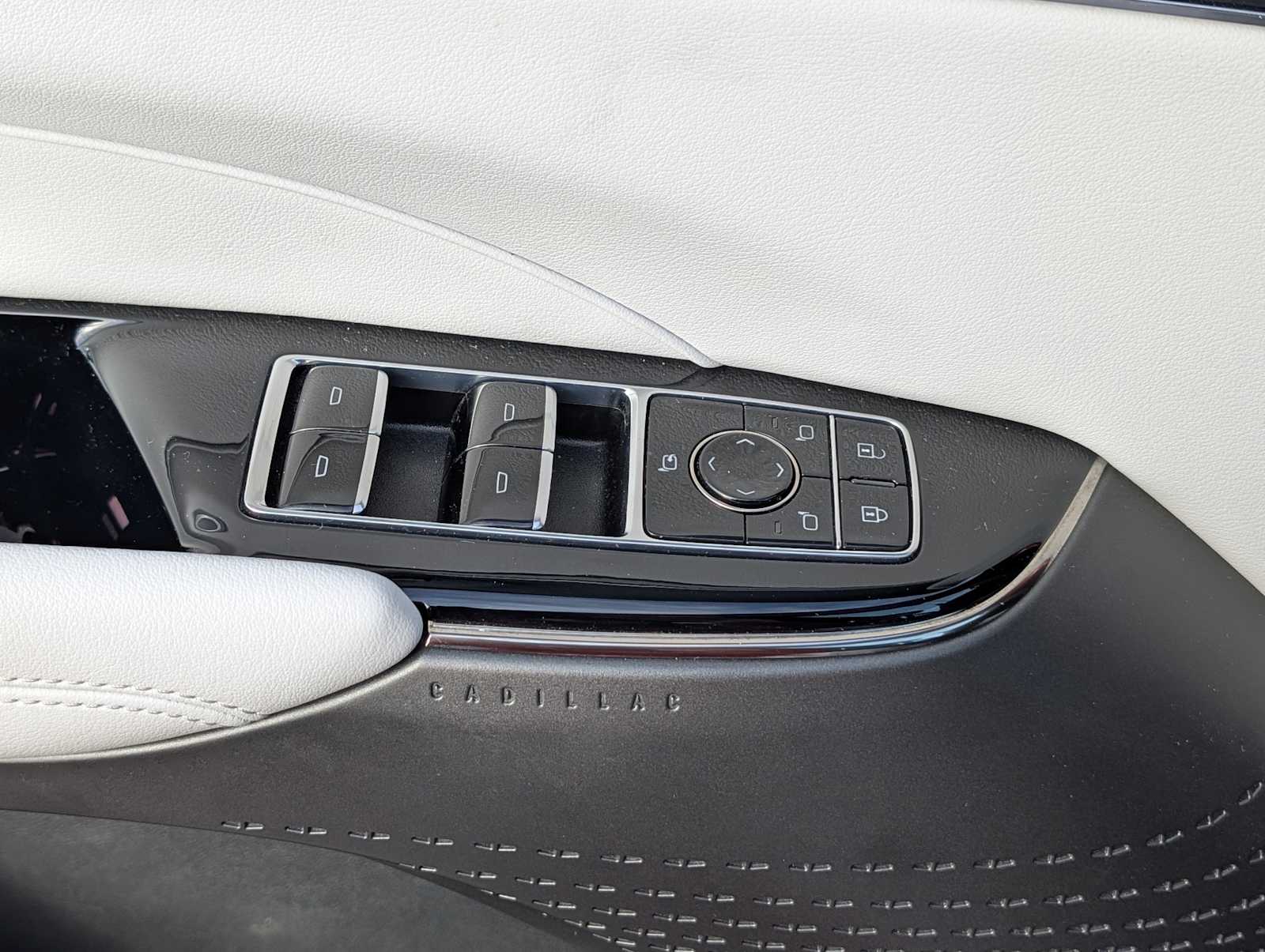 Thumbnail: 2024 Cadillac Lyriq - 25