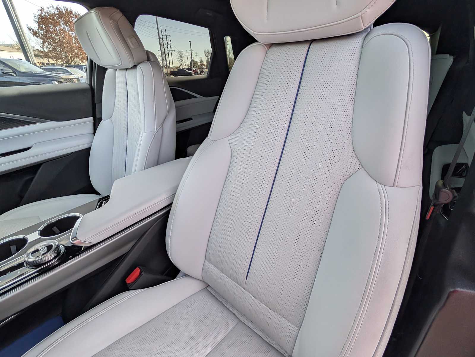 Thumbnail: 2024 Cadillac Lyriq - 22