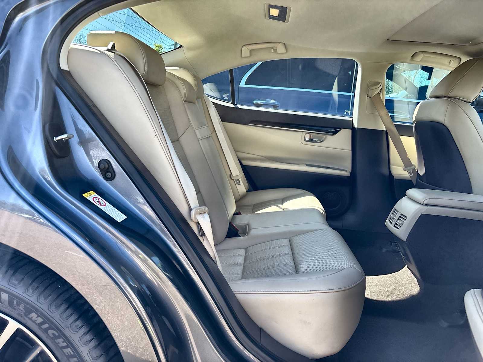 Thumbnail: 2018 Lexus ES - 18