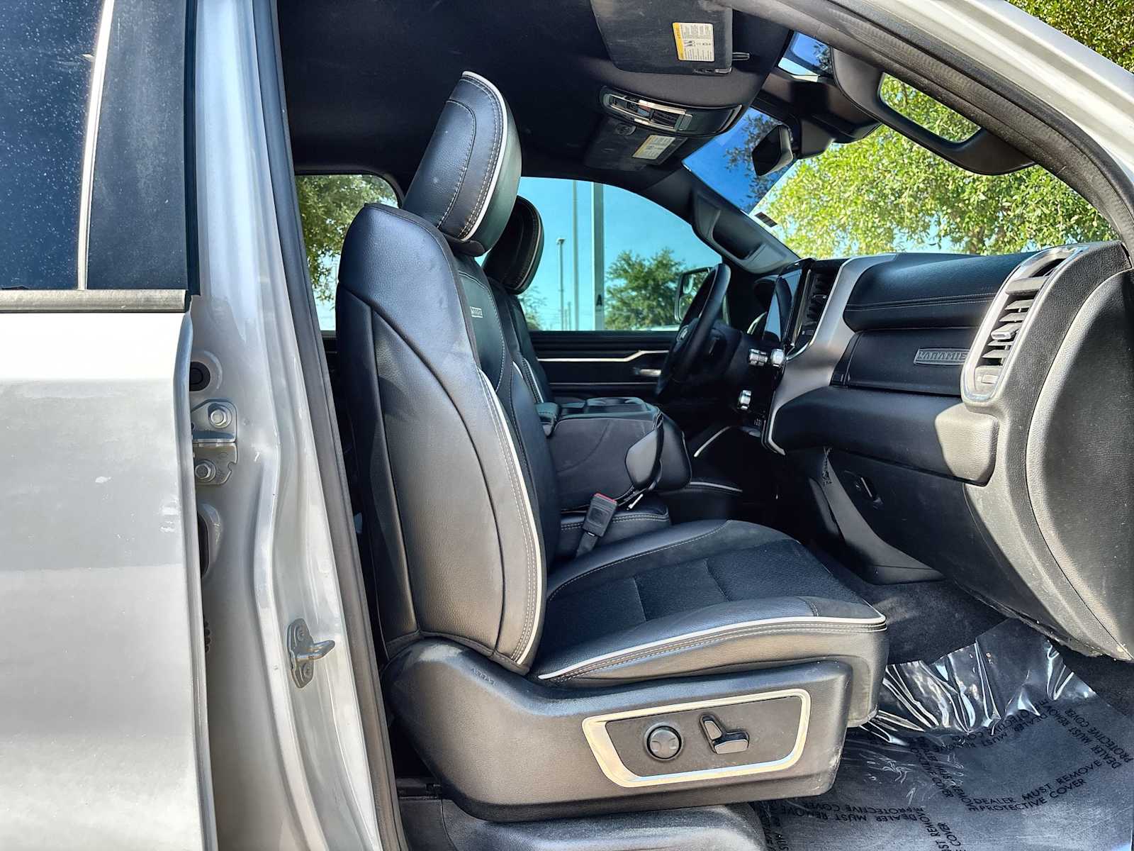 Thumbnail: 2025 RAM 1500 - 9