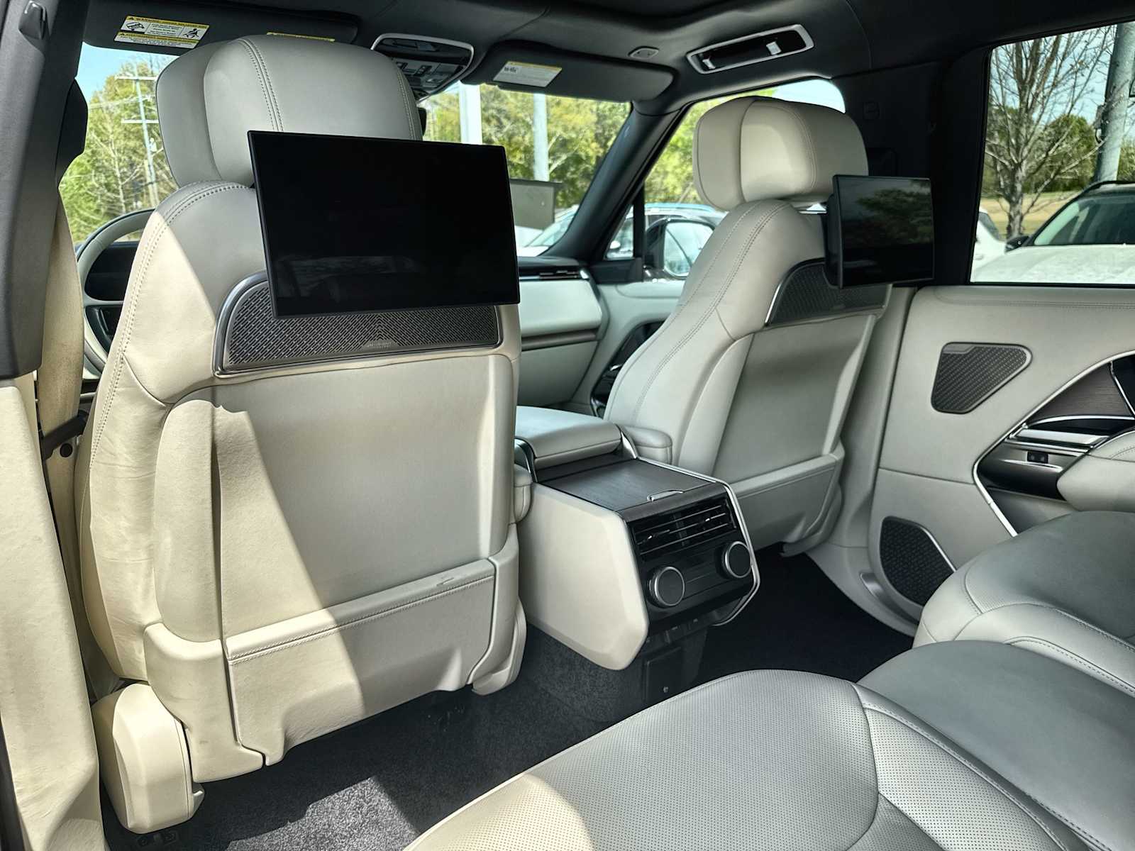 Thumbnail: 2025 Land Rover Range Rover - 18