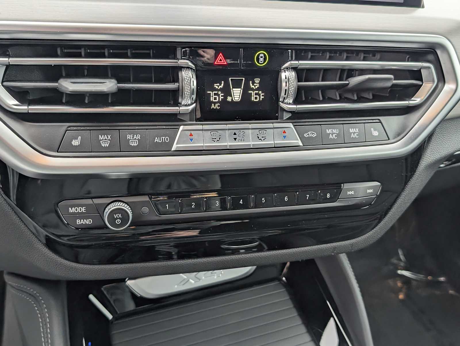 Thumbnail: 2025 BMW X4 - 16