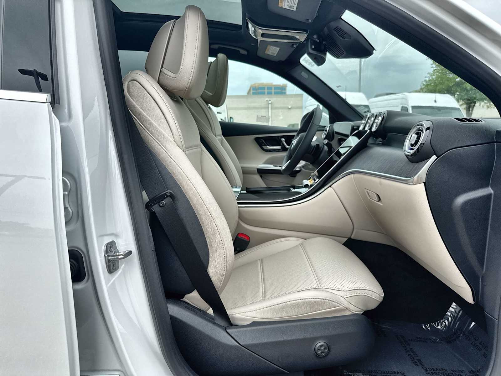 Thumbnail: 2026 Mercedes-Benz GLC - 9