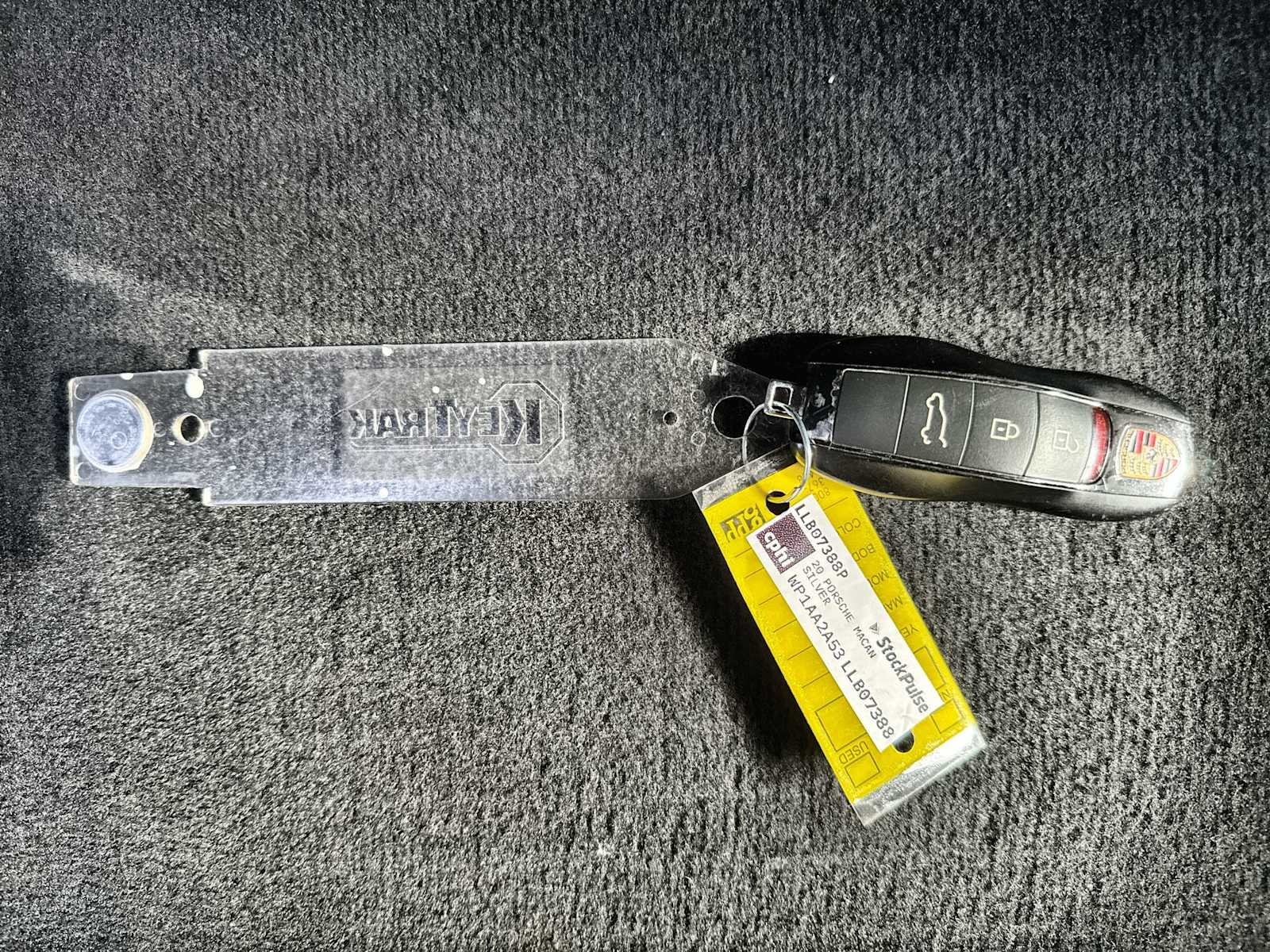 Thumbnail: 2020 Porsche Macan - 26