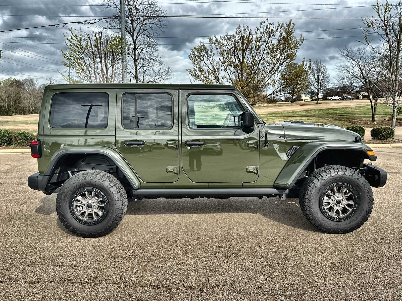 Thumbnail: 2023 Jeep Wrangler - 16