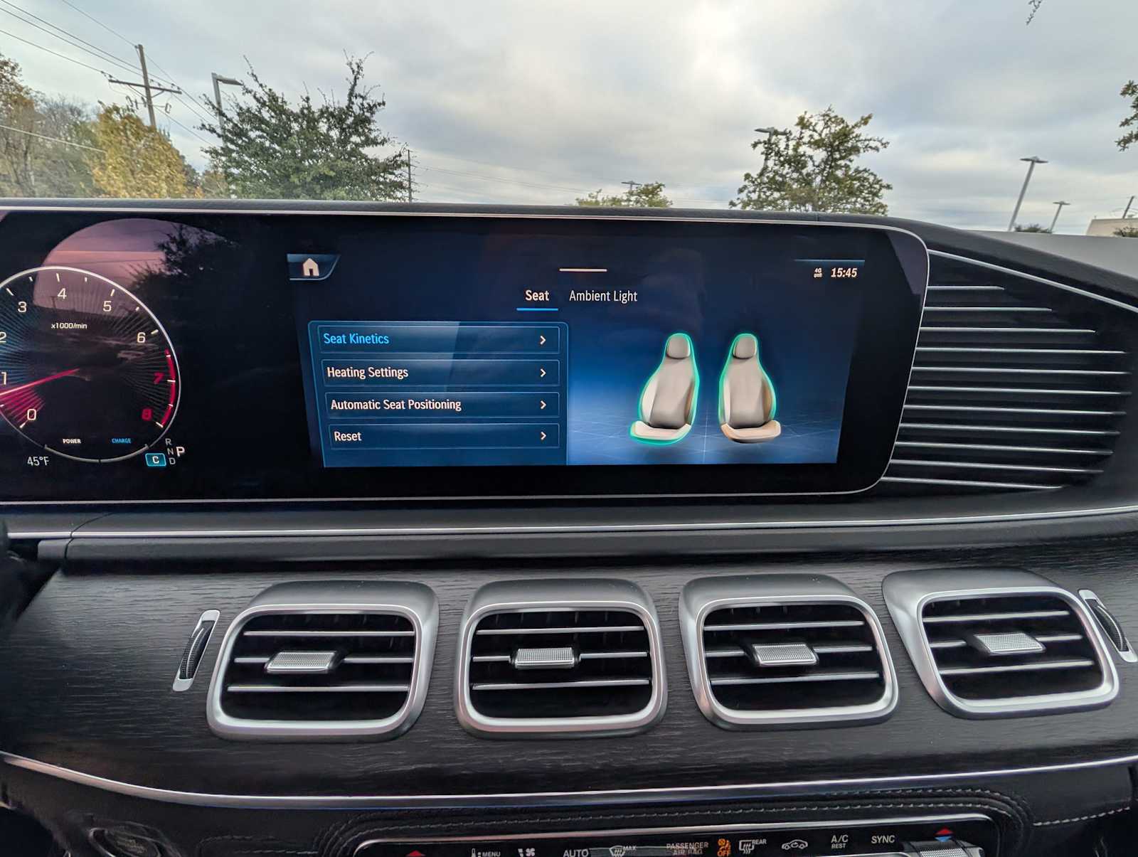 Thumbnail: 2026 Mercedes-Benz GLE - 13